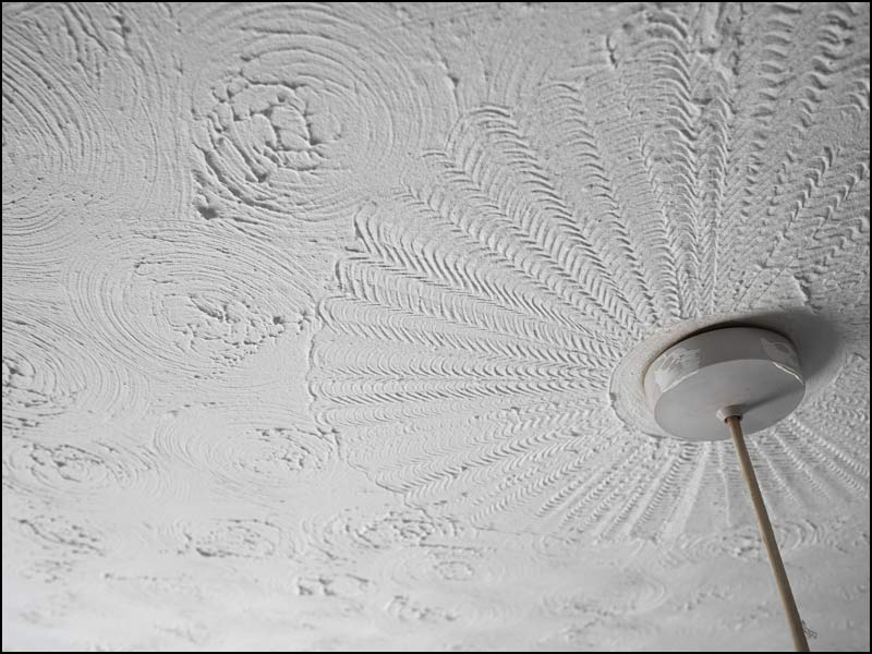 Boarding Over vs. Skimming Artex Ceilings – Expert Advice from a Bournemouth Plasterer