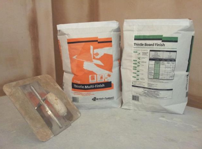 Board Finish vs Multi Finish: Which Plaster Should You Choose?

As a plasterer here in Bournemouth with over 20 years on the tools, one of the most common questions I get asked by homeowners and even younger tradesmen